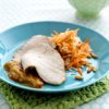 Kalkonbrst med rabarberchutney och pinje-ris